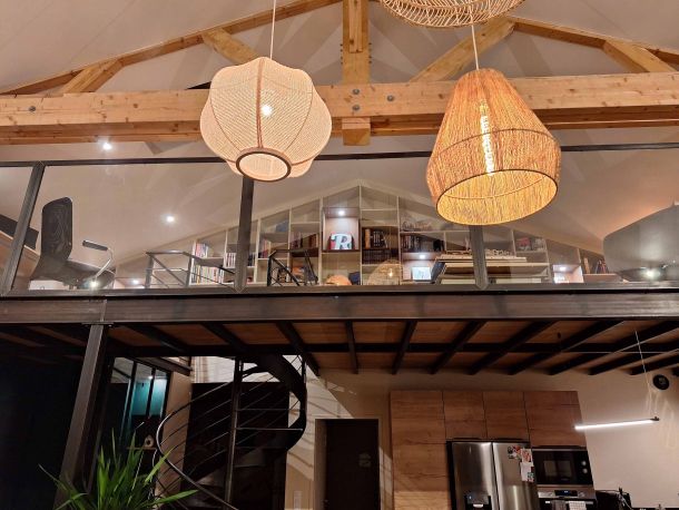 meuble-moderne-sur-mesure-avec-espace-bureau