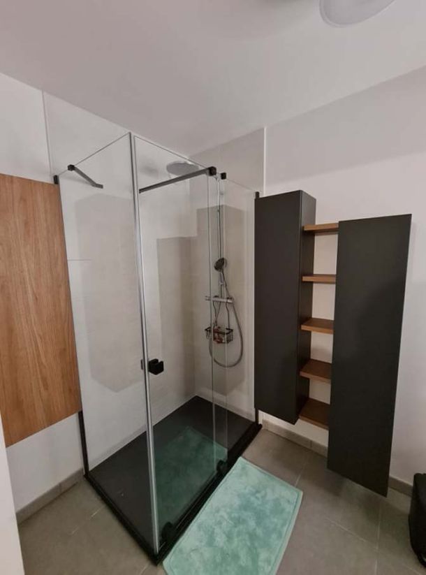 meuble-rangement-salle-de-bain-bois-et-noir