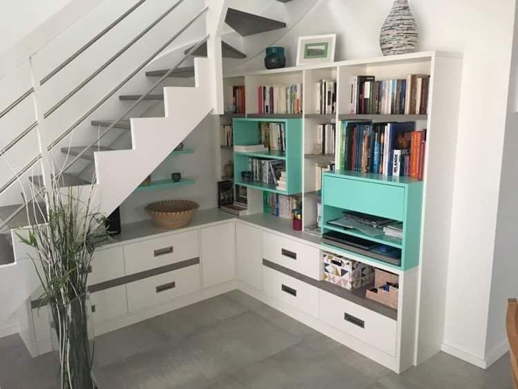 meuble de rangements sur mesure sous escalier